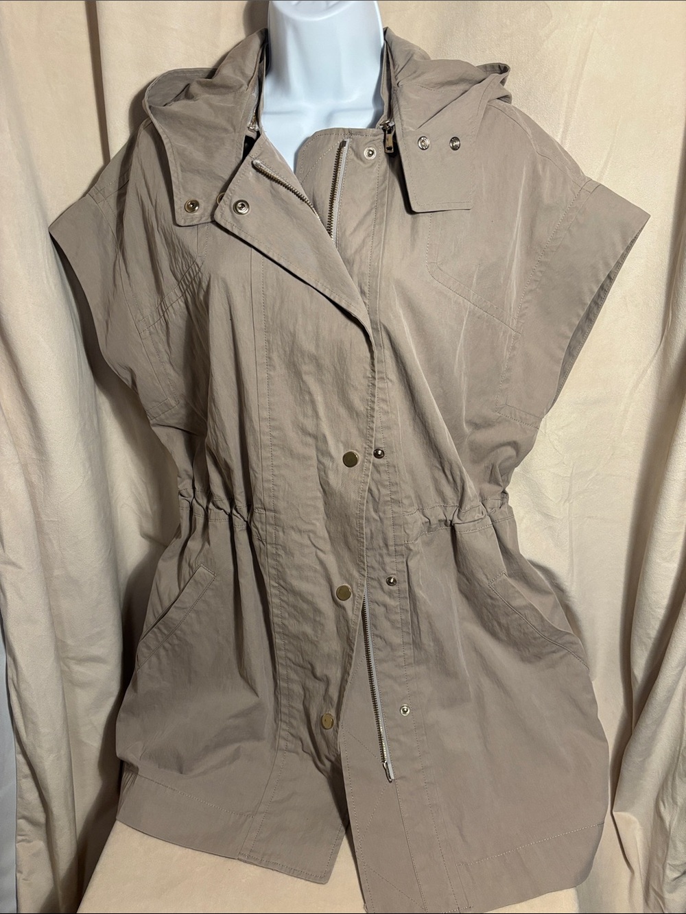 Vince Short Sleeve Anorak Taupe Hooded Drawstring Waist Jacket So Chic 80’s 90’s
